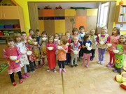 Kuchaři připravují bramborový salát